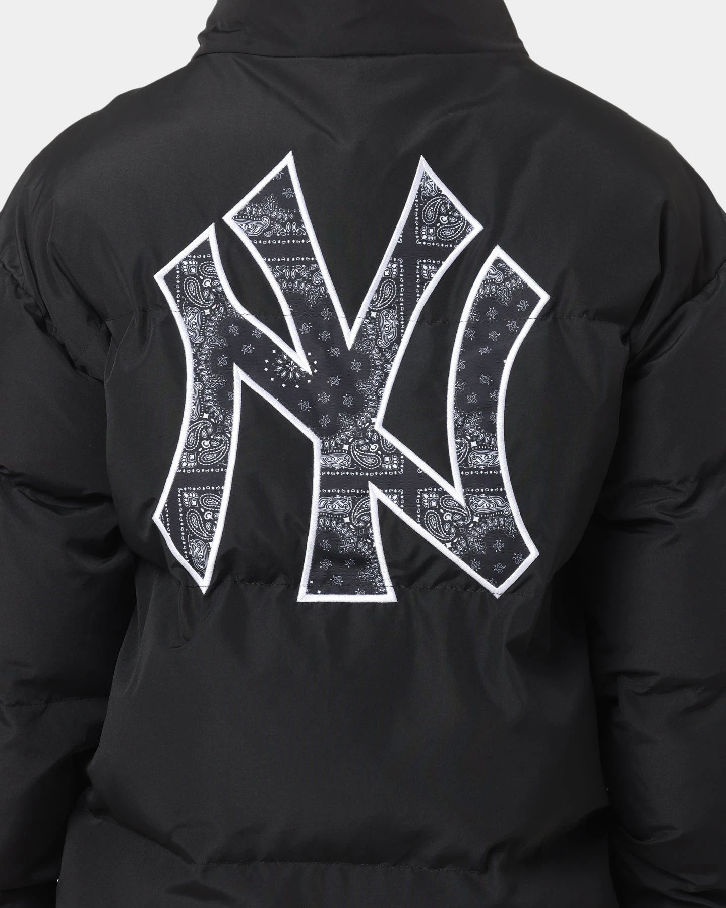 New Era New York Yankees Paisley Puffer Jacket Black 6 New Era New York Yankees Paisley Puffer Jacket Black - Image 4
