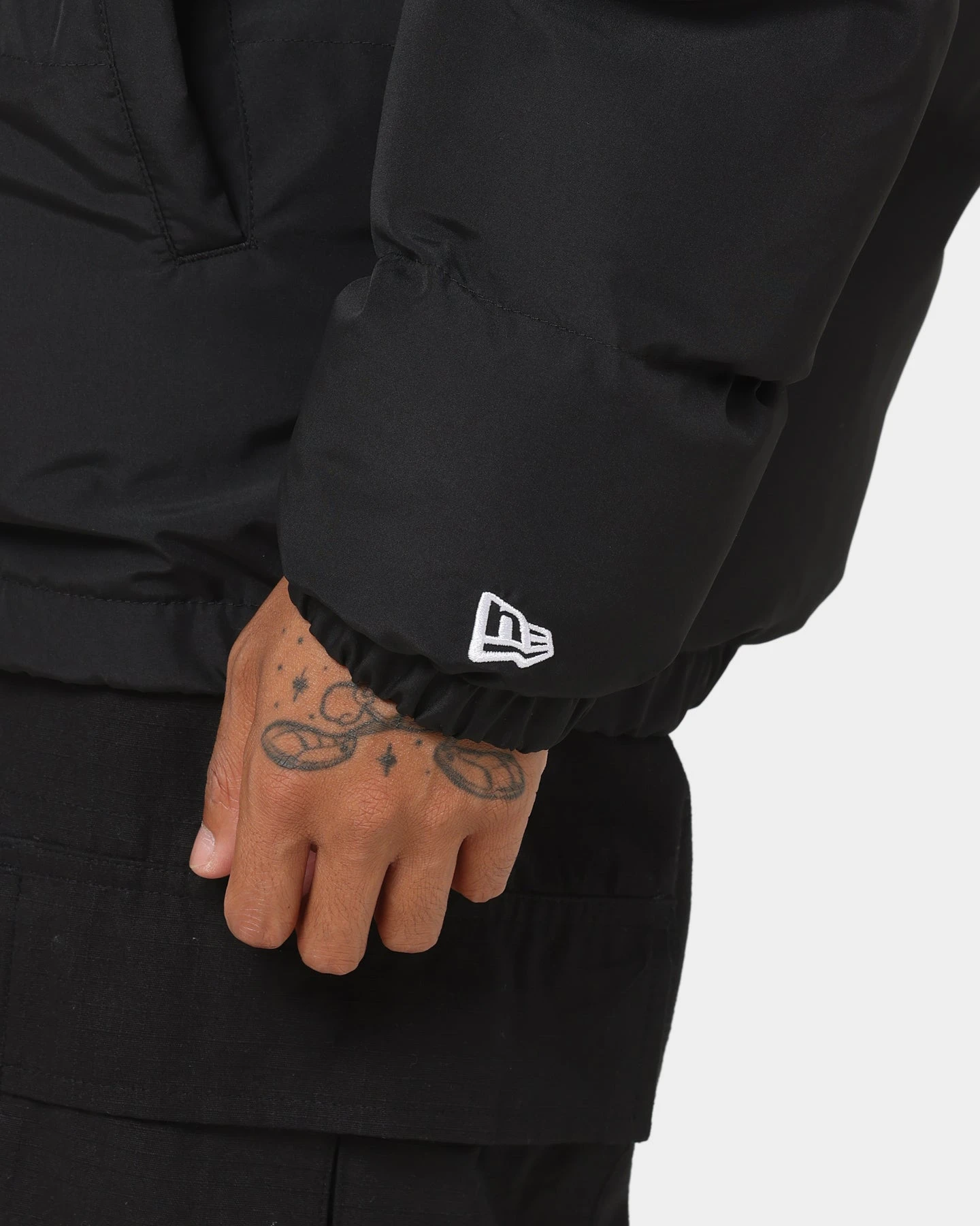 New Era New York Yankees Paisley Puffer Jacket Black 11 New Era New York Yankees Paisley Puffer Jacket Black - Image 9