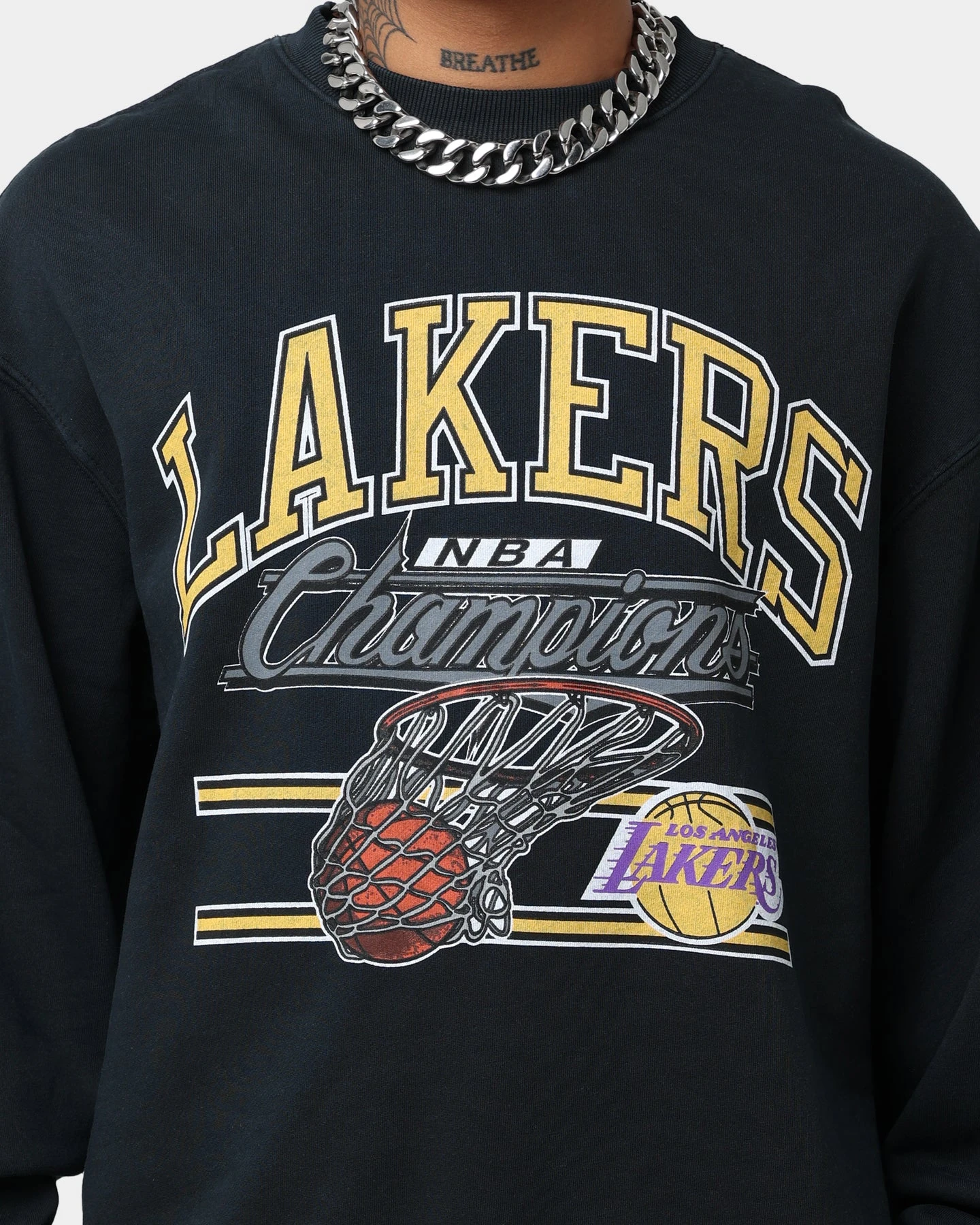 Mitchell & Ness Los Angeles Lakers Hoop Crew Crewneck Faded Black 5 Mitchell & Ness Los Angeles Lakers Hoop Crew Crewneck Faded Black - Image 3