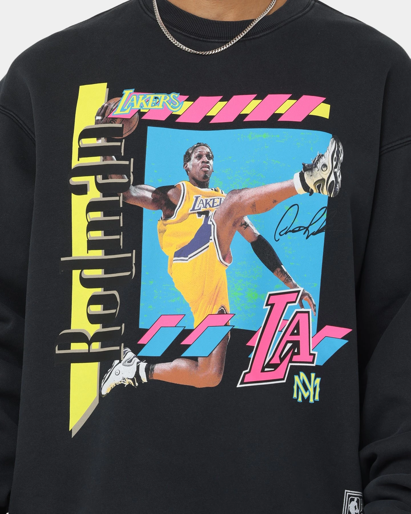 Mitchell & Ness Dennis Rodman Los Angeles Lakers Player Vibes Crewneck Faded Black 5 Mitchell & Ness Dennis Rodman Los Angeles Lakers Player Vibes Crewneck Faded Black - Image 3