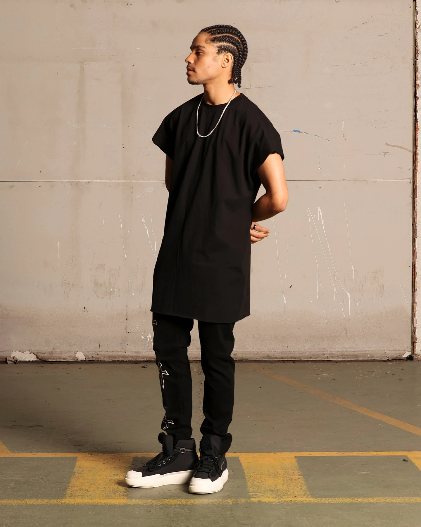 Saint Morta Cutoff Bat T-Shirt Black 3 Saint Morta Cutoff Bat T-Shirt Black - Image 2