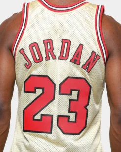 Mitchell & Ness Chicago Bulls Michael Jordan #23 NBA Jersey Prem Gold -Champioe Style 191686992359 normal 0024 c290d1b4 59e3 4ff0 9515 a9b2b5e1a7ef