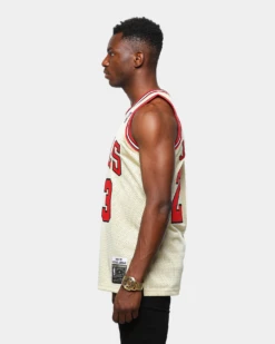 Mitchell & Ness Chicago Bulls Michael Jordan #23 NBA Jersey Prem Gold -Champioe Style 191686992359 normal 0026